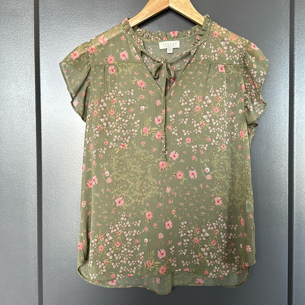Sheer floral blouse. Status by chenault xs